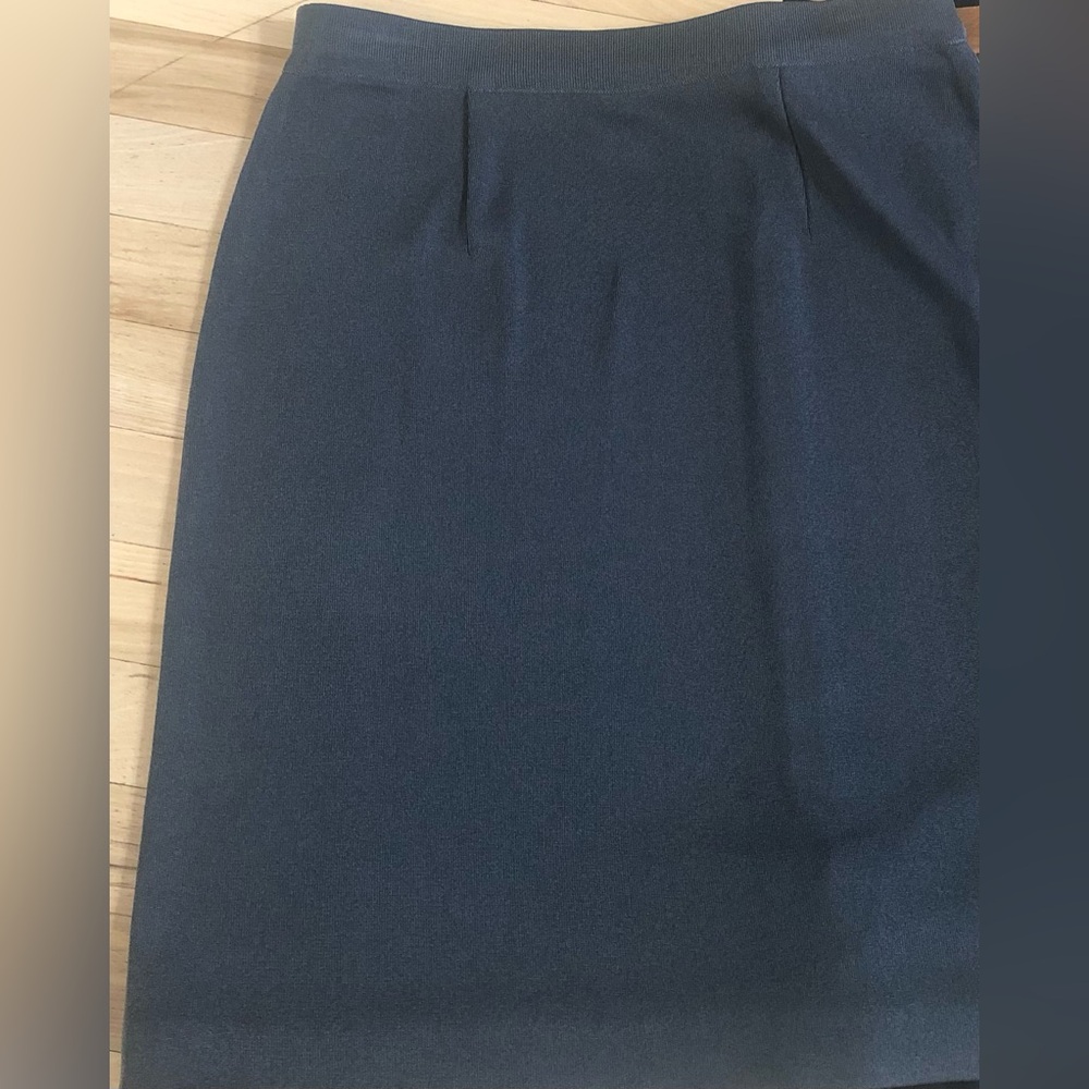 Exclusively Misook 22” Skirt S deep slate gray Knit stretch acrylic slate deep - Picture 2 of 11